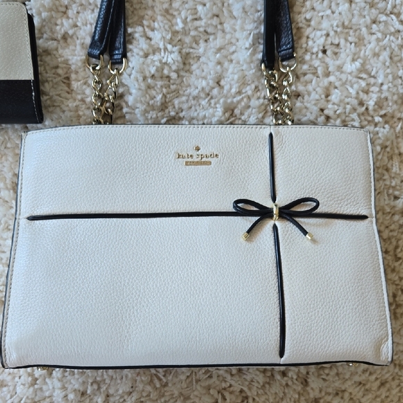Kate Spade Black and White Bow Shoulder Bag - Picture 2 of 10